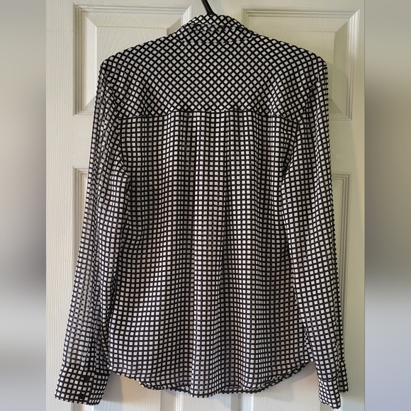 Guess Blouse • Size L - Picture 4 of 7